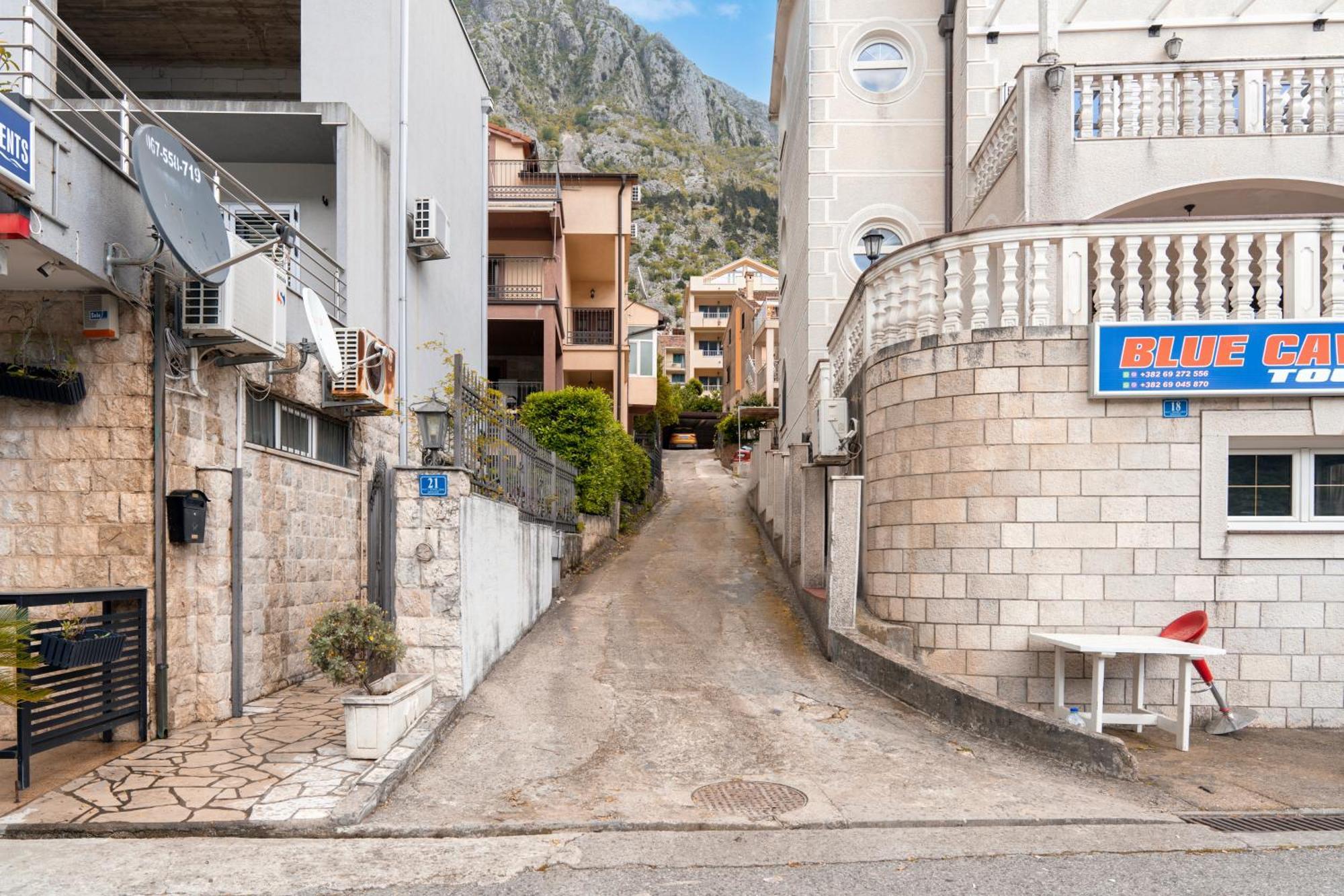 Apartment Busola Kotor Exterior photo