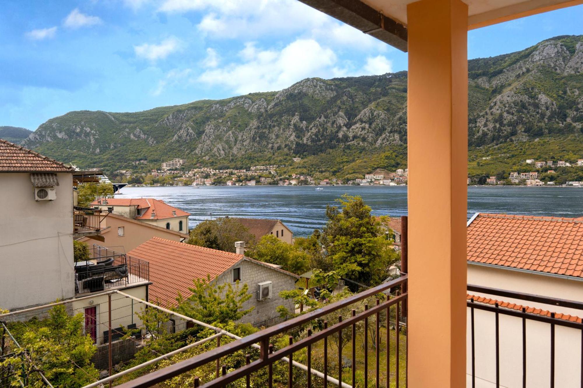 Apartment Busola Kotor Exterior photo